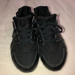 Nike Black huaraches